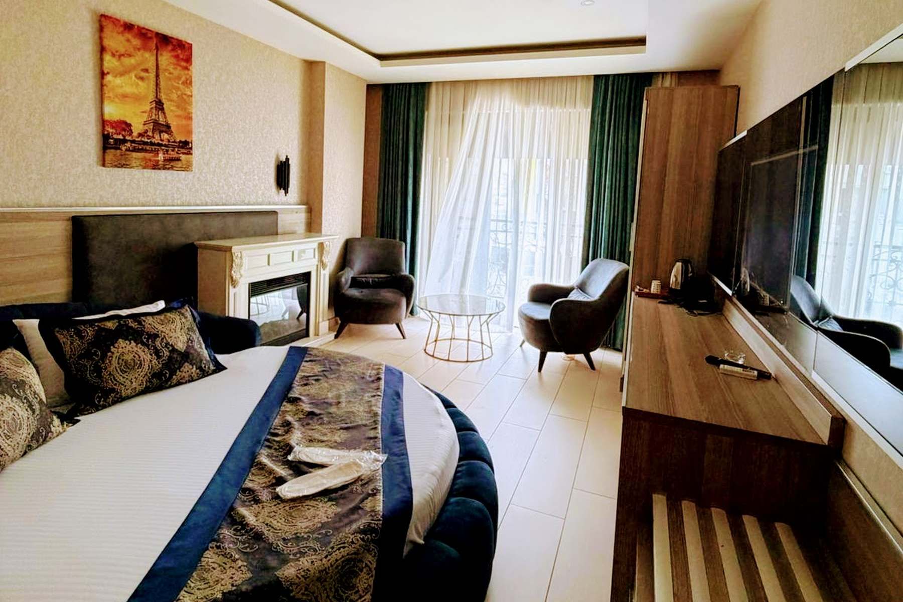 Deluxe Suite Room